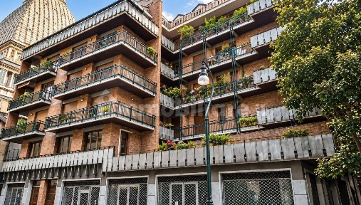Bilocale ottimo stato, quinto piano, Giardini Reali, Torino