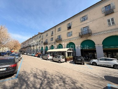 Quadrilocale piazza Luigi Barbieri 33, Centro, Pinerolo