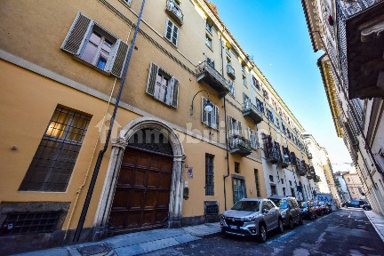 Torino, Quadrilatero Romano, Via Santa Chiara, 34