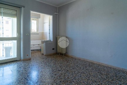 Trilocale via Innocenzo Platis 14, Centro, Chivasso