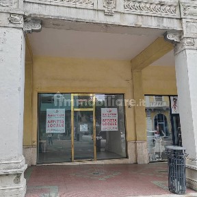 Locale commerciale in Affitto