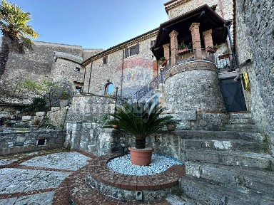 Terratetto plurifamiliare via Scesa dei tigli 1, Centro, Montaquila