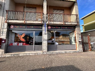 Locale commerciale in Vendita