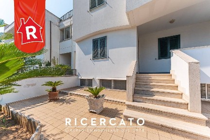 Villa bifamiliare viale Giuseppe Grassi 24, Rudiae - Casermette, Lecce