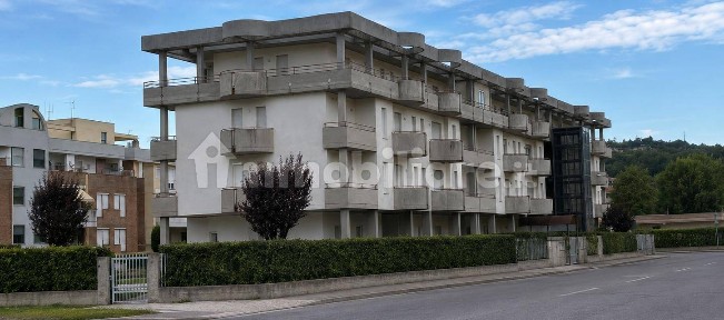 Attività commerciale in Vendita