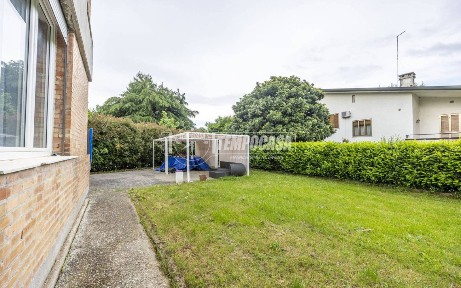 Villa bifamiliare via dei Tulipani 29, Centro, Mogliano Veneto