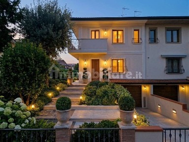 Villa bifamiliare via della Resistenza 15, Centro, Paese