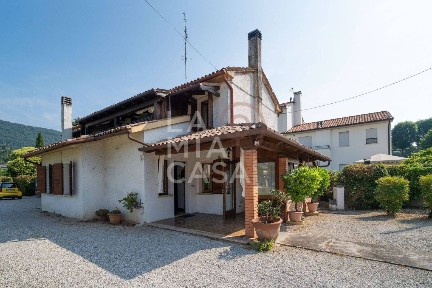 Villa unifamiliare via Brando Brandolini 81, Centro, Pieve di Soligo