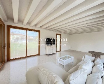 Villa unifamiliare, ottimo stato, 350 m², Centro, Montebelluna