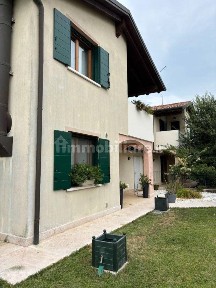 Villa bifamiliare, ottimo stato, 251 m², Centro, Casier