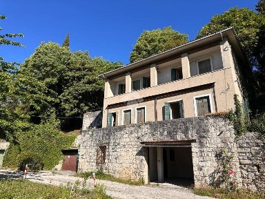 Villa unifamiliare via collegio 51, Centro, Asolo