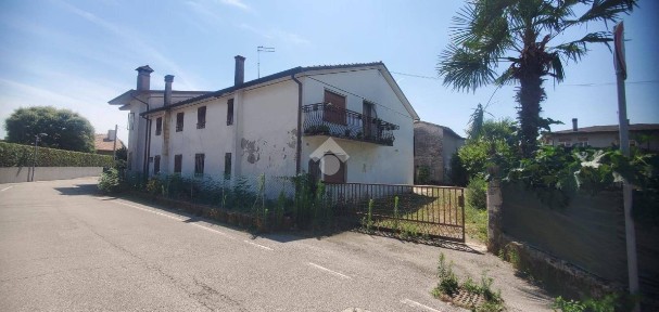Villa bifamiliare via Chiesa 1, Loria Bessica, Loria