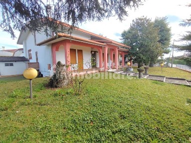 Villa unifamiliare via Liberato Pravato 4, Centro, Paese