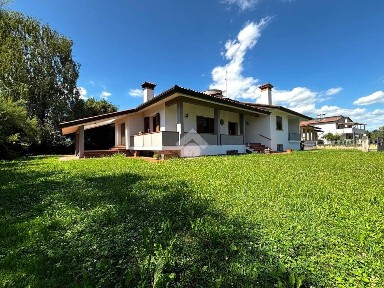 Villa unifamiliare via Priula 8, Bidasio, Nervesa della Battaglia