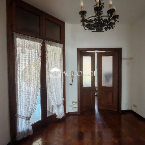 Villa unifamiliare viale Monte Grappa, Centro, Castelcucco