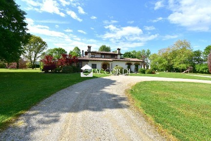 Villa unifamiliare via Roma, Centro, Moriago della Battaglia