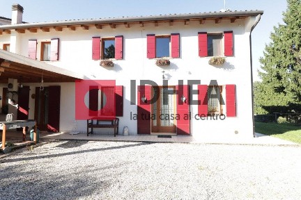 Villa bifamiliare via X Armata, Nervesa della Battaglia