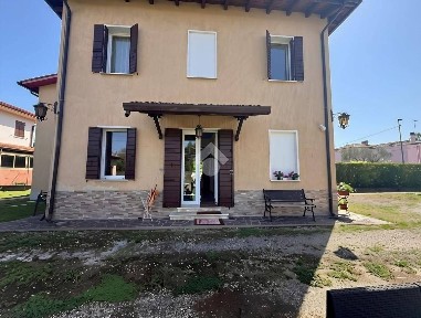 Villa bifamiliare via Giulio De Zuliani, Centro, Mogliano Veneto