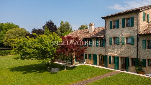 Villa unifamiliare via Monfenera, Venegazzù, Volpago del Montello