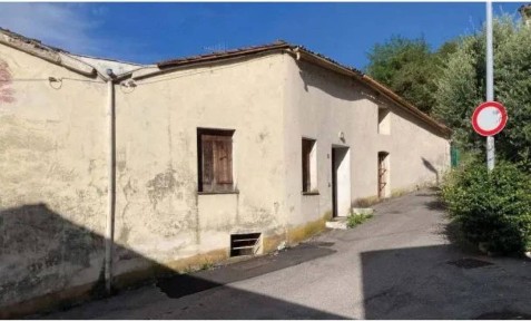 Villa all'asta piazza Roma 106, Segusino