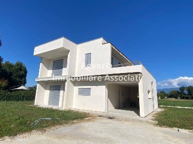 Villa unifamiliare via Alcide de Gasperi, Castione, Loria