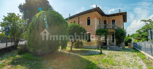 Villa plurifamiliare via Generale Armando Diaz 12, Centro, Conegliano