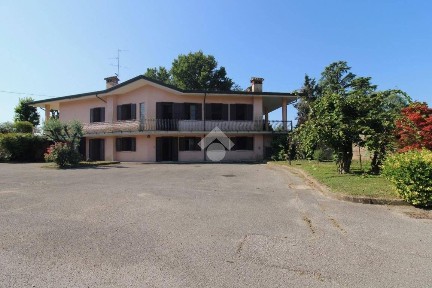 Villa unifamiliare via cimitero, Centro, Meduna di Livenza