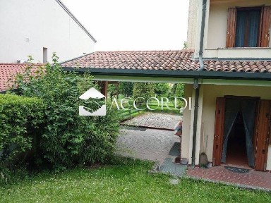 Villa bifamiliare via Colle, San Pietro, San Pietro di Feletto