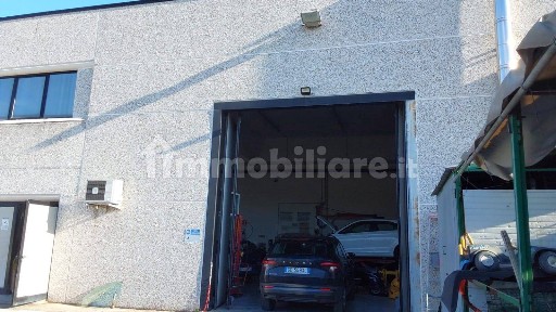 Capannone in Affitto