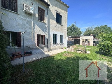 Villa bifamiliare, da ristrutturare, 110 m², Sant'Antonino - Ospedale, Treviso