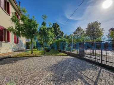 Villa bifamiliare piazza Umberto I 8, Centro, Zero Branco