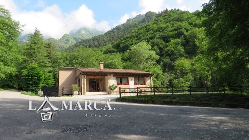 Villa unifamiliare via Francesco Aita, 18, Crespano Del Grappa, Pieve del Grappa