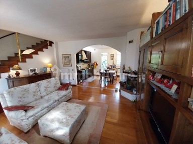 Villa bifamiliare piazza Luciano Rigo 10, Centro, Spresiano