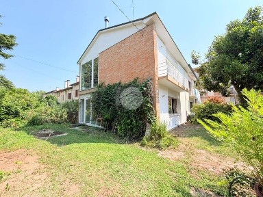 Villa unifamiliare vicolo Fagarè 17, Stadio Omobono Tenni, Treviso