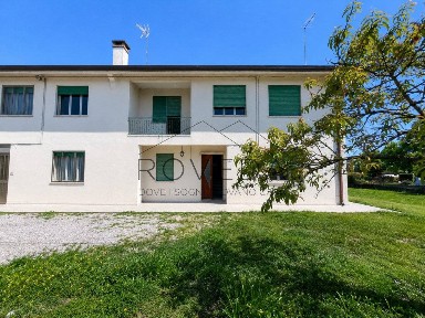 Villa bifamiliare via Santi, La Sicilia, Casier