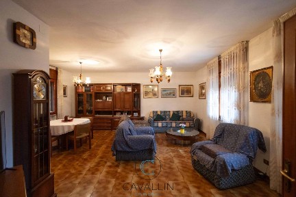 Villa bifamiliare via Montello 53, Centro, Montebelluna