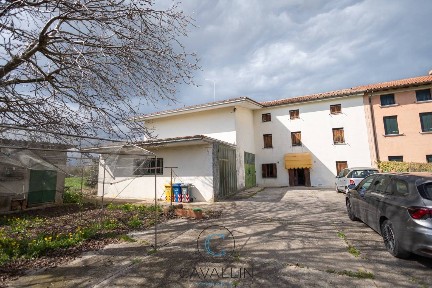 Villa bifamiliare via Storta, Centro, Montebelluna