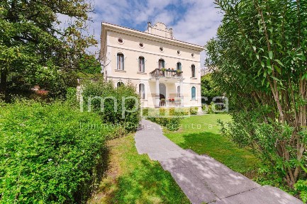 Villa unifamiliare viale XXIV Maggio 63, Centro, Conegliano