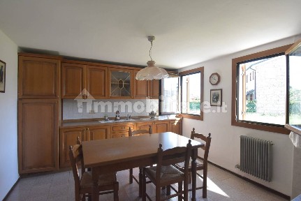 Villa plurifamiliare via Ronchi, Centro, Maserada sul Piave