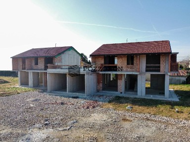 Villa bifamiliare via Pablo Picasso, Centro, Montebelluna