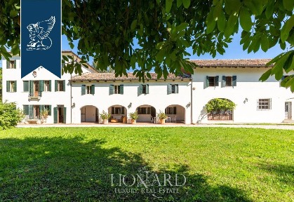 Villa unifamiliare, da ristrutturare, 1884 m², Centro, Carbonera