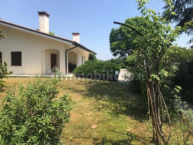 Villa plurifamiliare via Sant'Andrea, Centro, Montebelluna