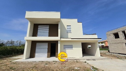 Villa unifamiliare, nuova, 228 m², Castione, Loria