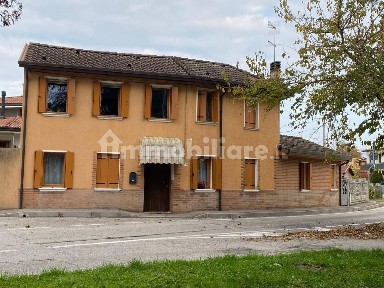Villa unifamiliare piazza Granza 23, Centro, Santa Lucia di Piave