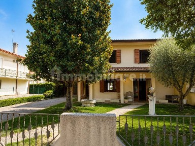 Villa bifamiliare via Monte Pasubio, Centro, Spresiano