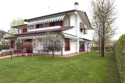 Villa bifamiliare via F. Massarin, 00, Centro, Ponte di Piave
