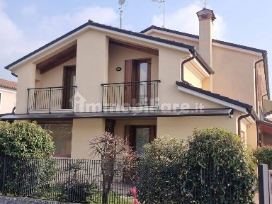 Villa plurifamiliare via dei Colli 32, Centro, Farra di Soligo
