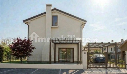 Villa bifamiliare via Biagio Marin, Paese