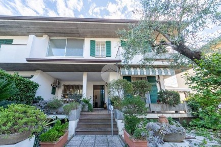 Villa a schiera via Einstein 200, Centro, Savignano sul Rubicone