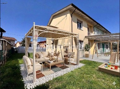 Villa a schiera 5 locali, buono stato, Centro, Savignano sul Rubicone